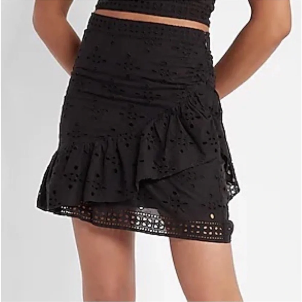 Express chic black